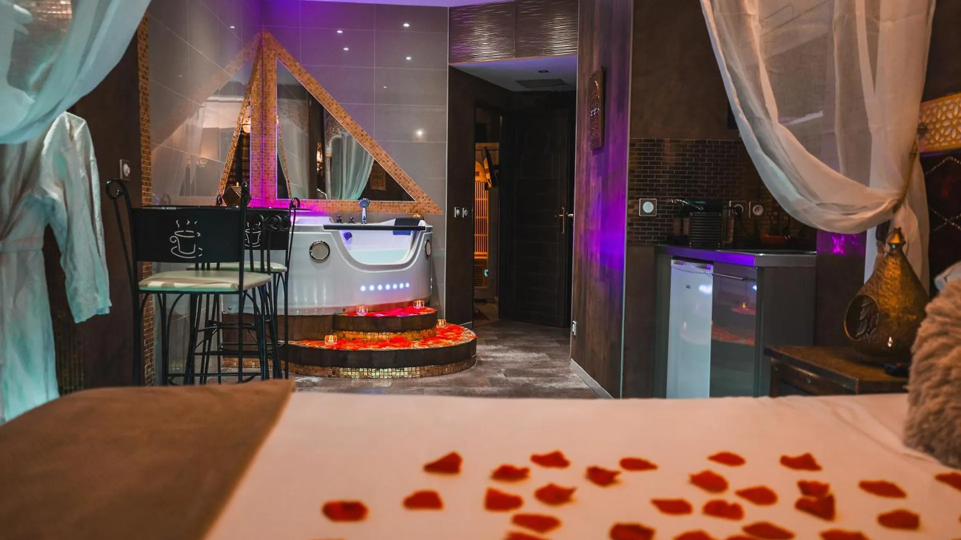 Apartment Le Love Spa Lyon France